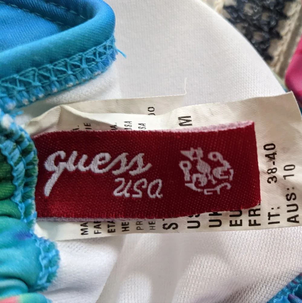 Guess Ruffled Abstract/Multi Triangle Bikini Top, Small - Picture 6 of 9